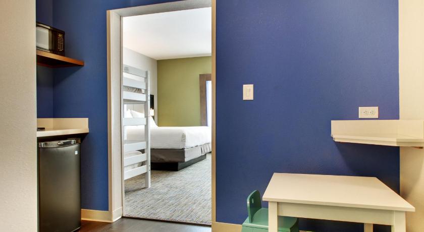 Image of King Kids Suite - Non-Smoking 3