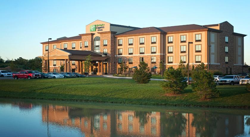 Holiday Inn Express & Suites Wichita Northeast