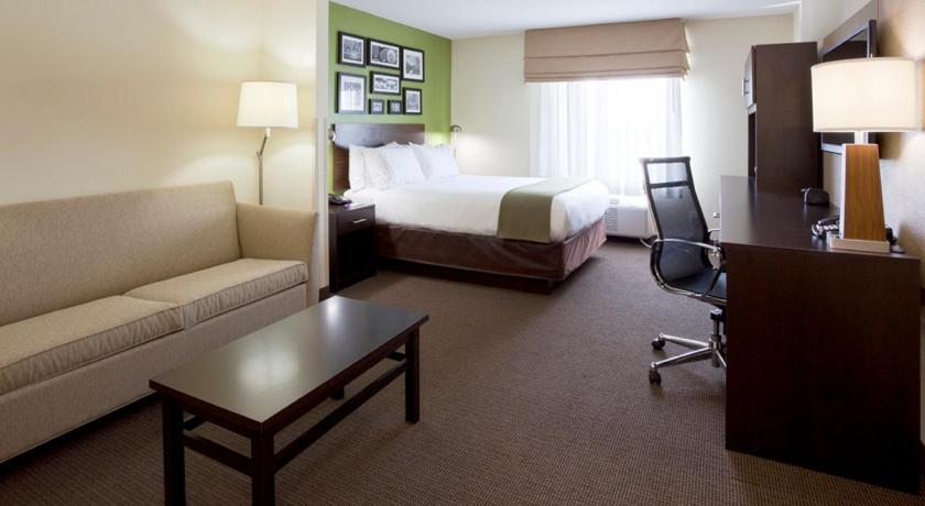 Holiday Inn Express Hotel & Suites Rogers