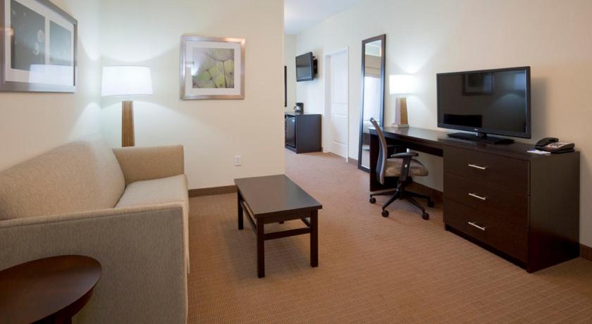 Holiday Inn Express Hotel & Suites Rogers