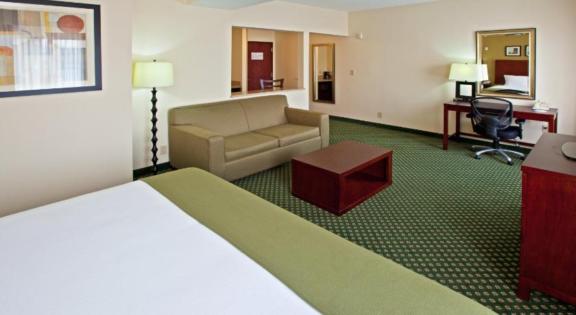 Holiday Inn Express Hotel & Suites Indianapolis - East