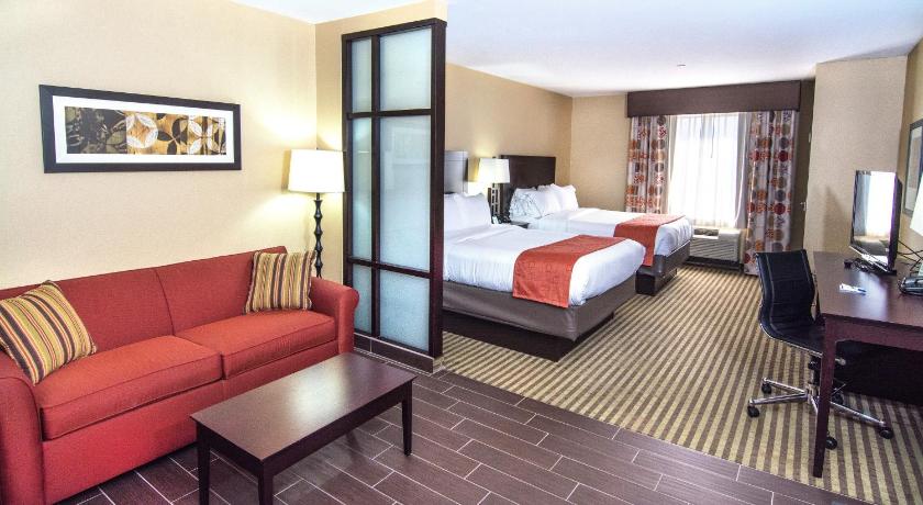 Holiday Inn Express & Suites Elkton - University Area