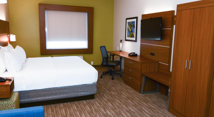 Holiday Inn Express Hotel & Suites New Boston