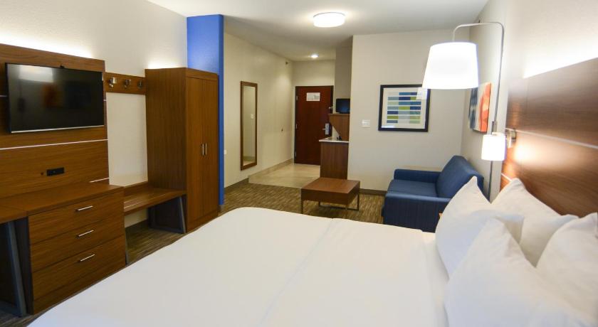 Holiday Inn Express Hotel & Suites New Boston