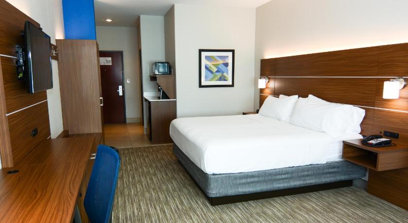 Holiday Inn Express Hotel & Suites New Boston