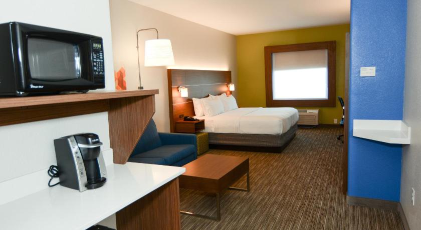 Holiday Inn Express Hotel & Suites New Boston