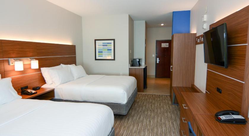 Holiday Inn Express Hotel & Suites New Boston