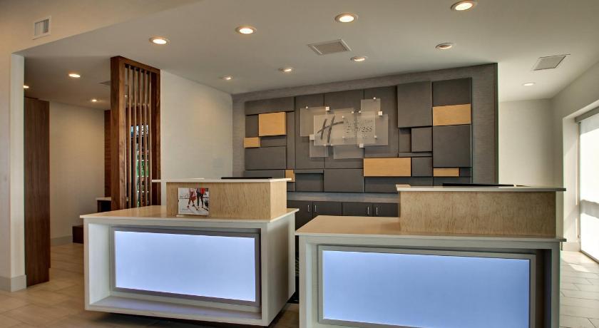 Holiday Inn Express & suites Findlay North photo