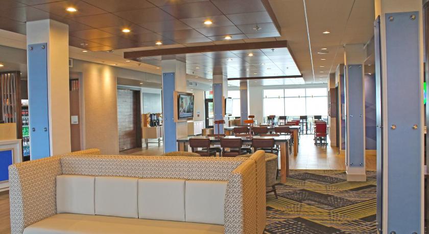 Holiday Inn Express & Suites St. Louise South I-55 photo