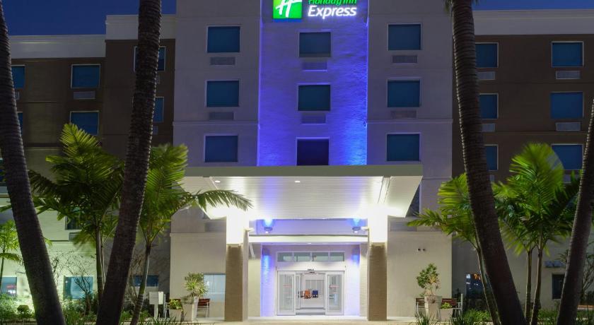 홀리데이 인 익스프레스 호텔 앤 스위트 포트 로더데일 에어포트 크루즈 포트 (Holiday Inn Express Hotel and Suites Fort Lauderdale Airport Cruise Port)