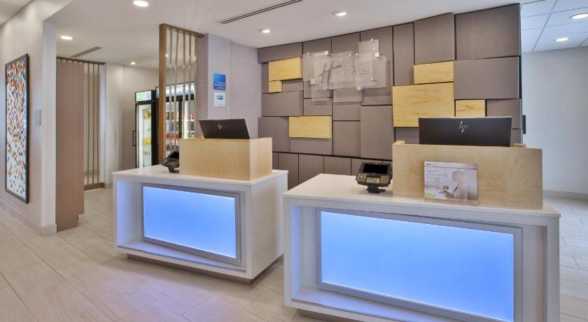 Holiday Inn Express Auburn Hills South photo