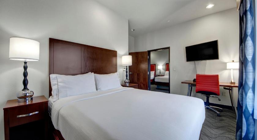 Holiday Inn Express and Suites Oklahoma City North