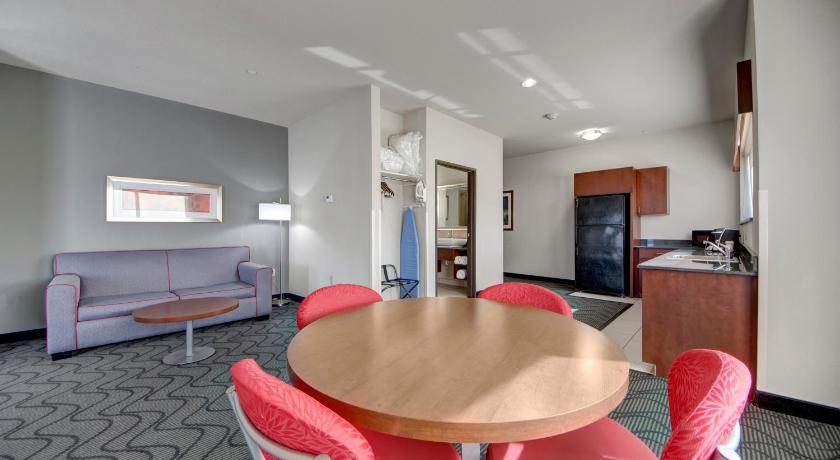Holiday Inn Express and Suites Oklahoma City North