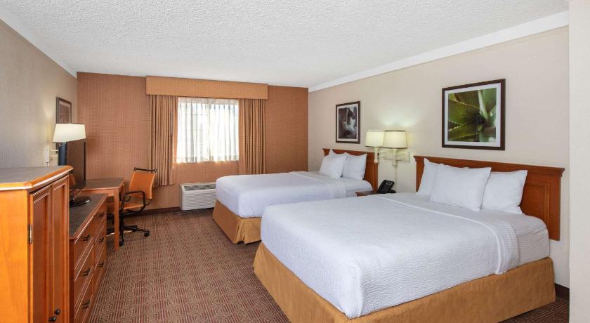 La Quinta Inn & Suites by Wyndham Las Vegas Airport N Conv.