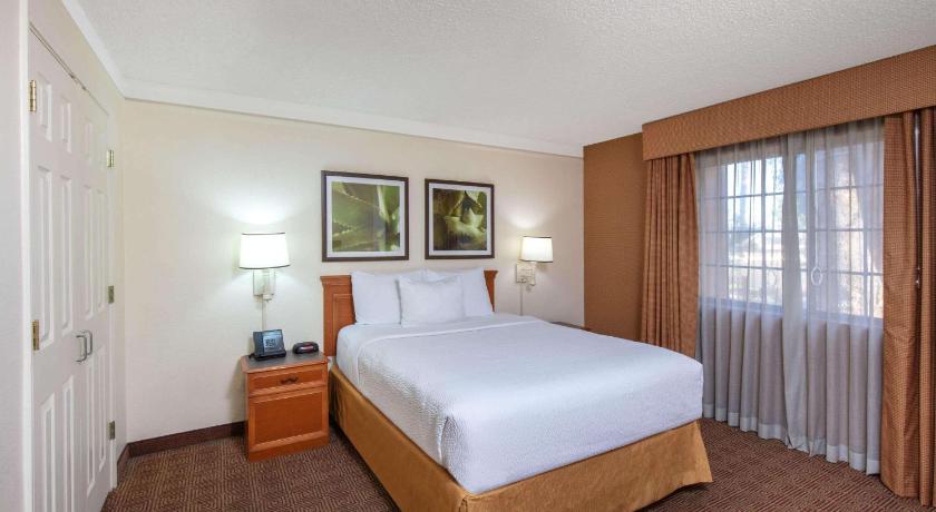 La Quinta Inn & Suites by Wyndham Las Vegas Airport N Conv.