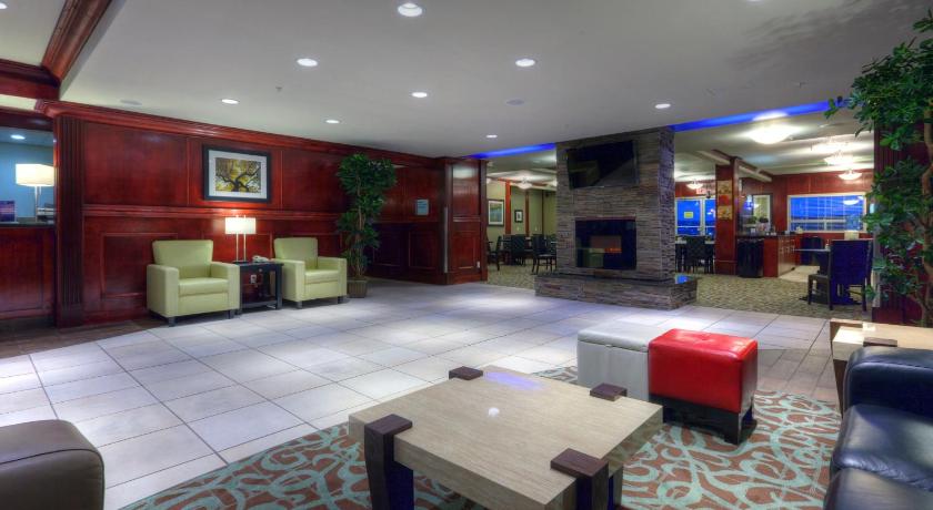 Holiday Inn Express and Suites Dawson Creek photo