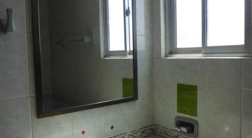 Image of Deluxe Triple Room with City View 3