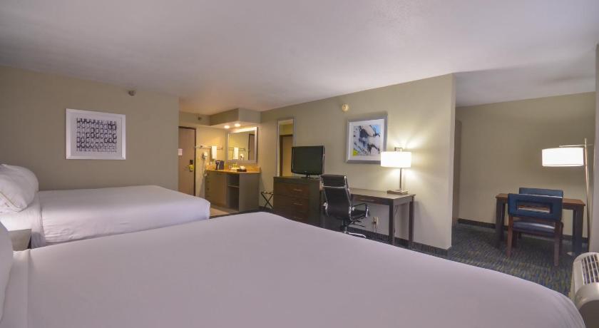 Holiday Inn Express & Suites Fayetteville University of Arkansas Area