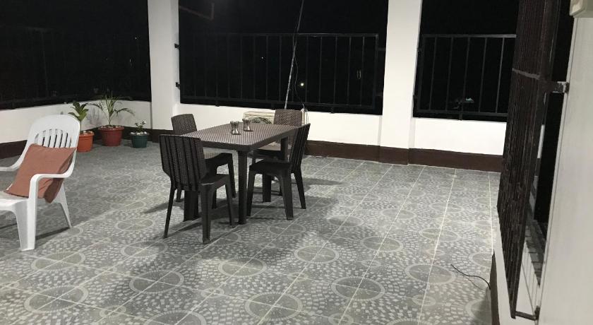 a living room with a table and chairs, Maria's house nearby Victory Town Center. in San Jose del Monte