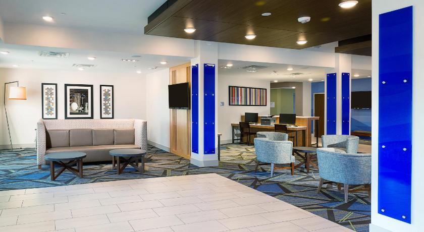 Holiday Inn Express and Suites Wentzville St Louis West