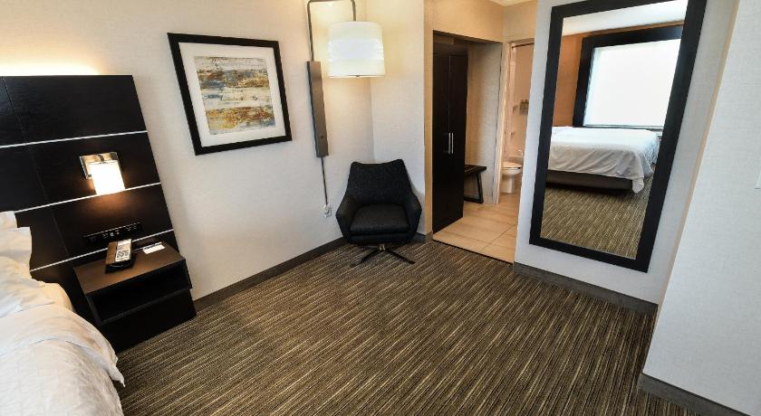 Holiday Inn Express Hotel & Suites Grand Forks