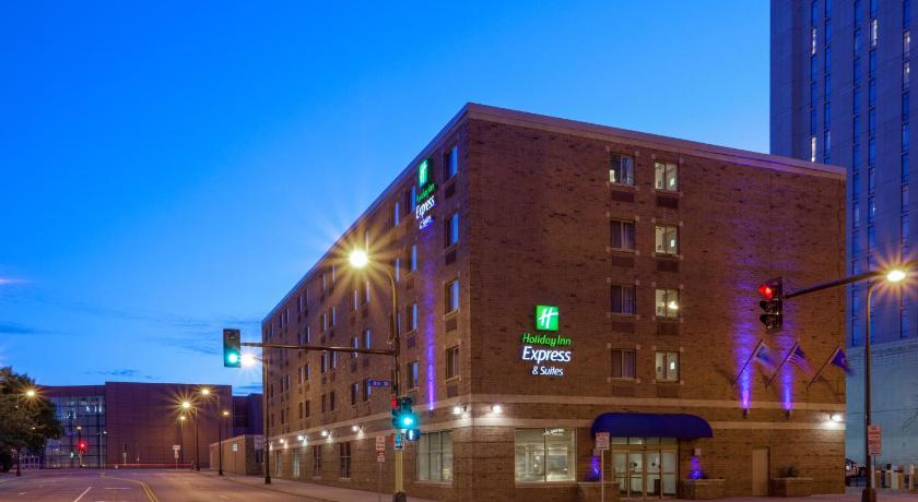 Holiday Inn Express Hotel And Suites Minneapolis Downtown