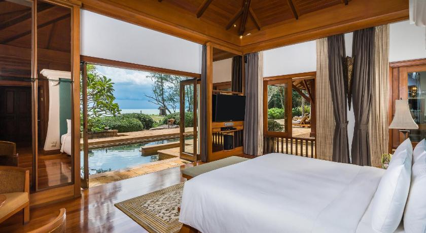 Фото: The JW Royal Villa, 2 Bedroom Villa, Bedroom 1: 1 King, Bedroom 2: 1 King, Oceanfront 0