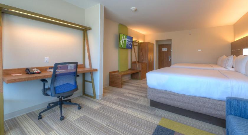 Holiday Inn Express & Suites Tulsa Midtown