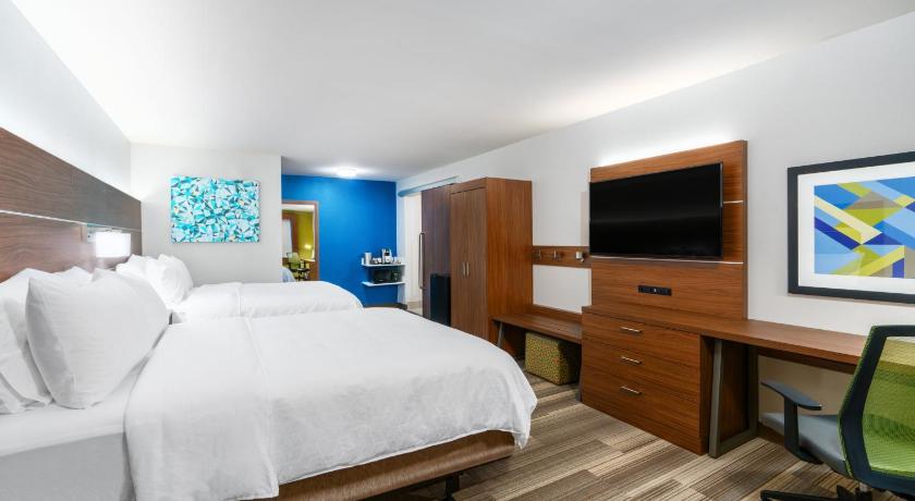 Holiday Inn Express and Suites Lake Havasu London Bridge