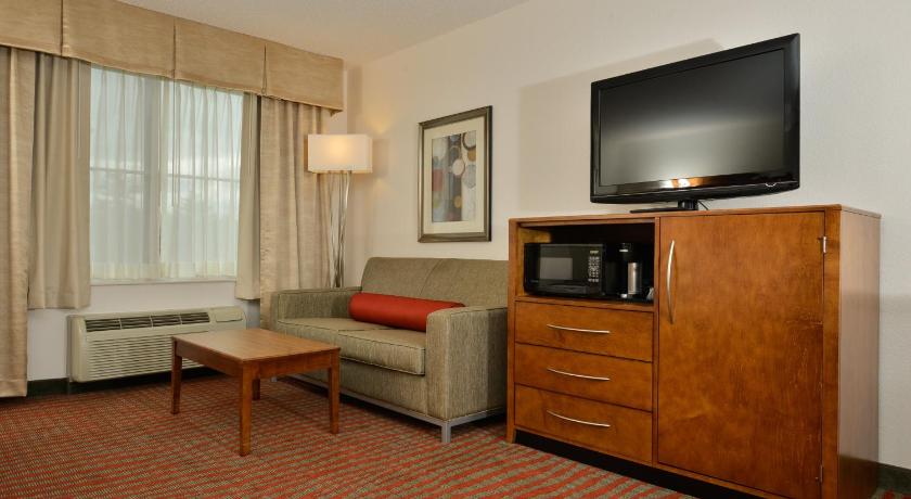 Holiday Inn Express Boston/Milford Hotel