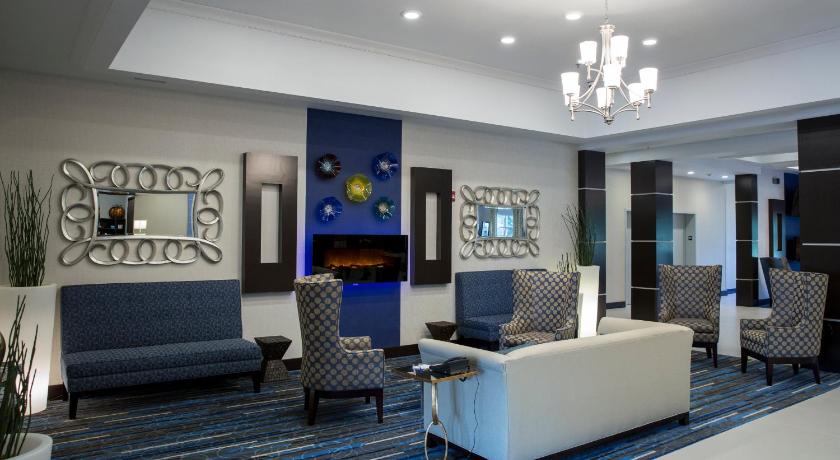 Holiday Inn Express and Suites Edwardsville