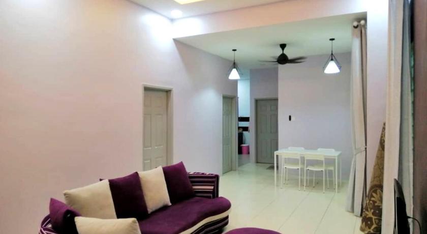 Violet Guesthouse with astro & maxis fibre photo