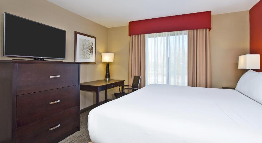 Holiday Inn Express & Suites Springfield