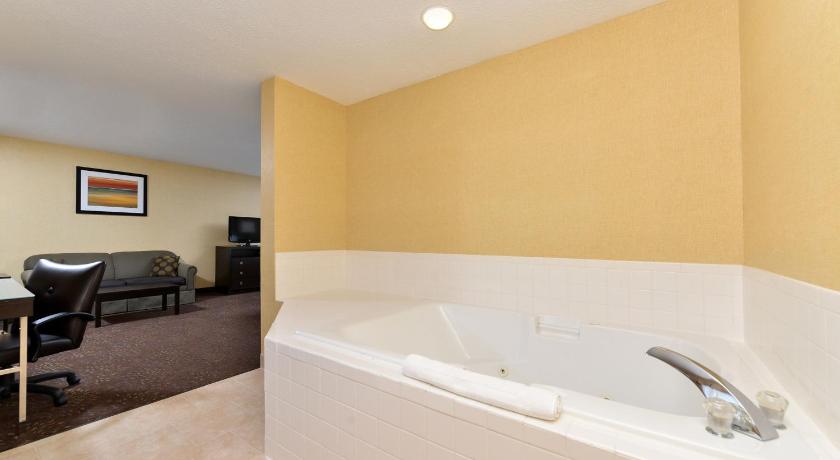 Holiday Inn Express Hotel & Suites Charlotte