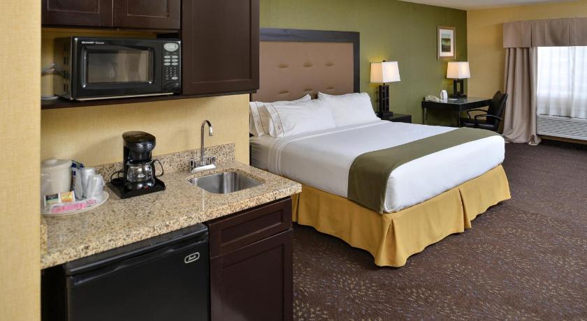 Holiday Inn Express Hotel & Suites Charlotte