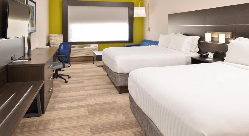 Holiday Inn Express & Suites Kansas City - Lee's Summit