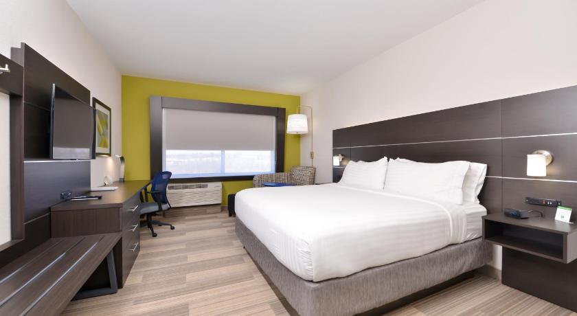 Holiday Inn Express & Suites Kansas City - Lee's Summit