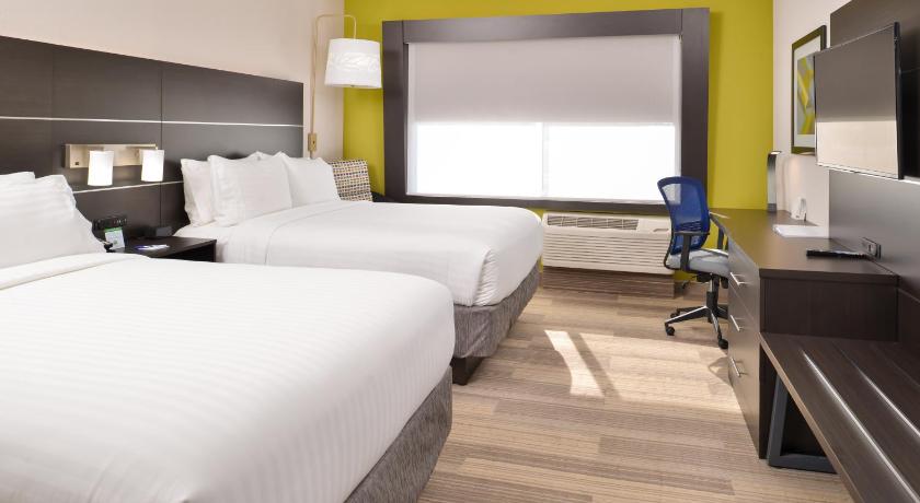 Holiday Inn Express & Suites Kansas City - Lee's Summit