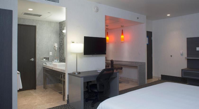 Holiday Inn Express & Suites Queretaro