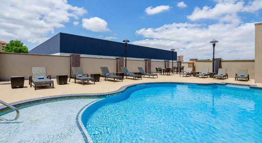 Holiday Inn Express & Suites Lubbock Central - Univ Area photo