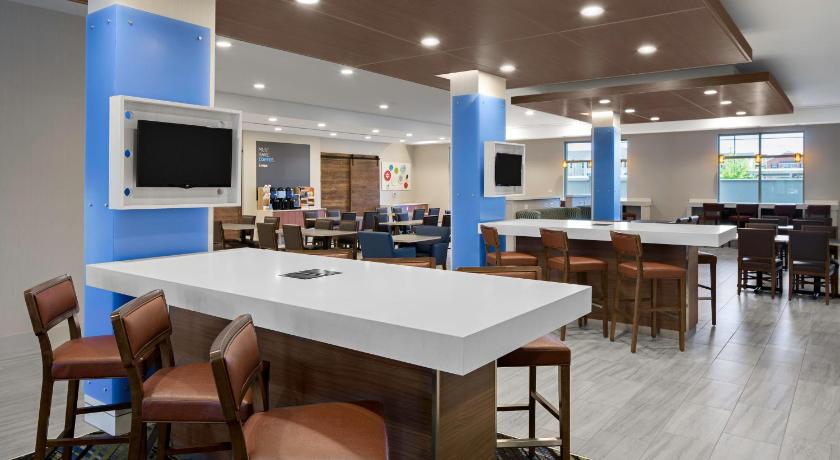 Holiday Inn Express & Suites Lubbock Central - Univ Area photo