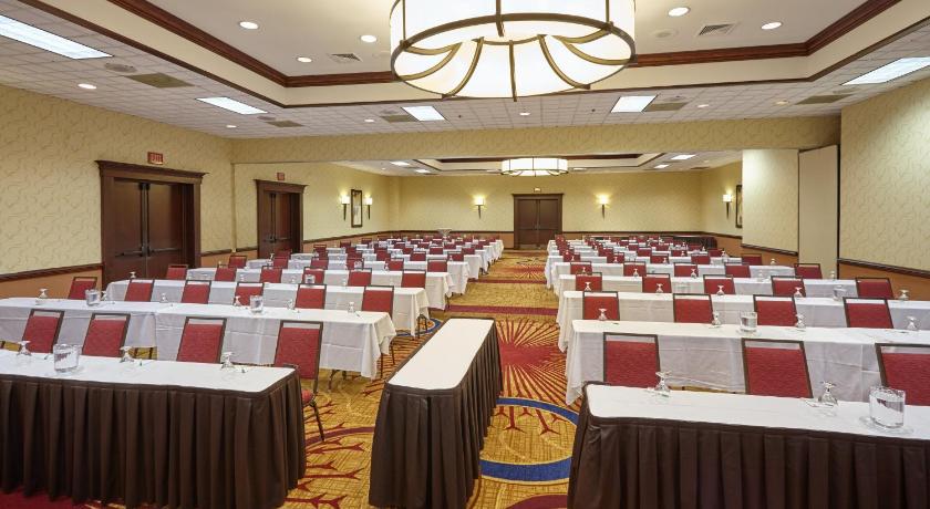 卡罗尔流 (伊利诺伊州) Holiday Inn & Suites Chicago-Carol Stream (Wheaton) By IHG 3星级 酒店 泳池