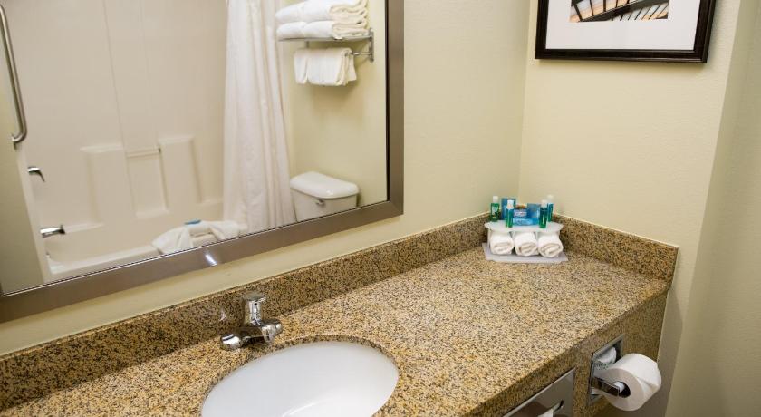 Holiday Inn Express Hotel & Suites Chanhassen