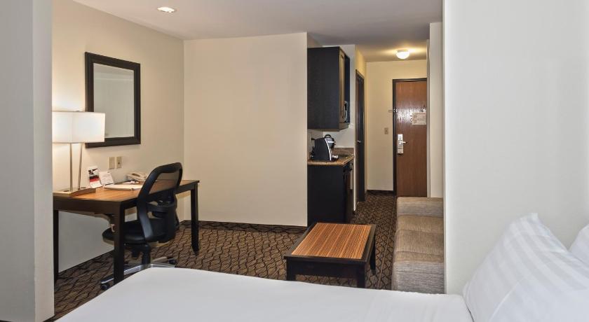 Holiday Inn Express Hotel & Suites Chanhassen