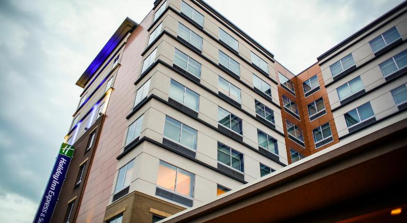 Holiday Inn Express & Suites Louisville Downtown photo