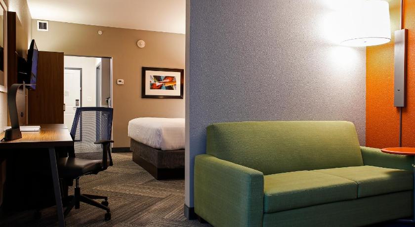 Holiday Inn Express & Suites Louisville Downtown