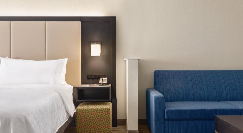 Holiday Inn Express Hotel & Suites Lawton-Fort Sill