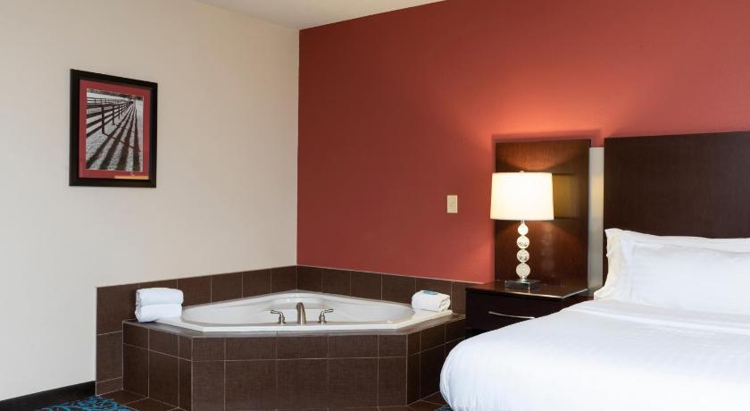 Holiday Inn Express & Suites - New Philadelphia Southwest