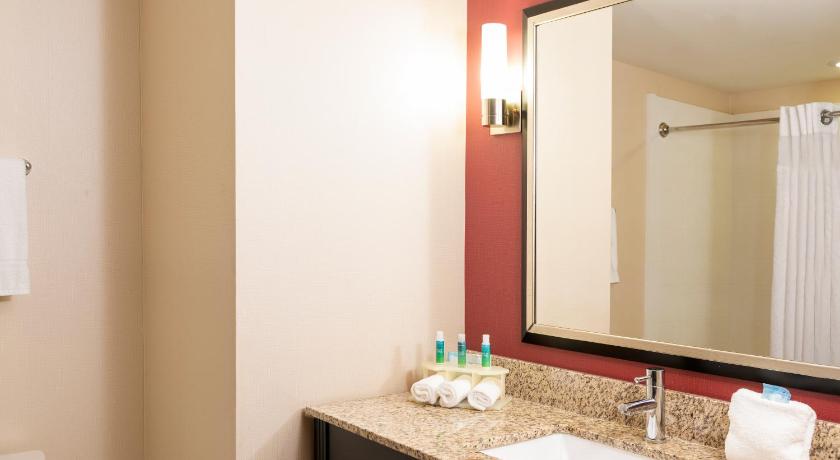 Holiday Inn Express & Suites - New Philadelphia Southwest