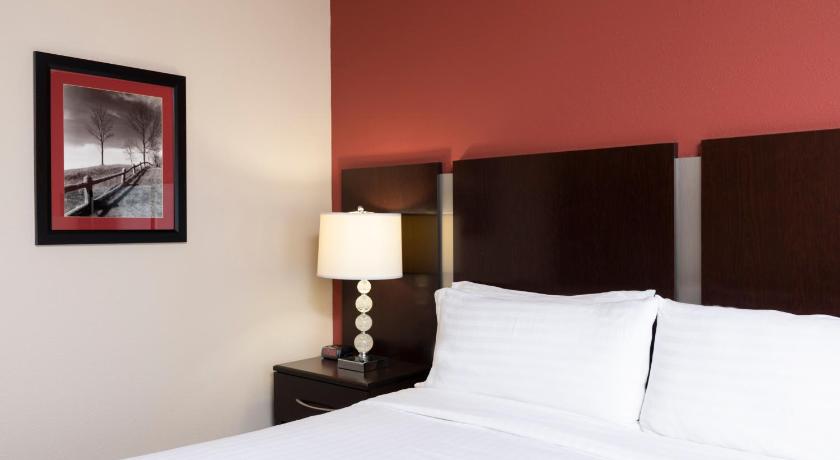 Holiday Inn Express & Suites - New Philadelphia Southwest